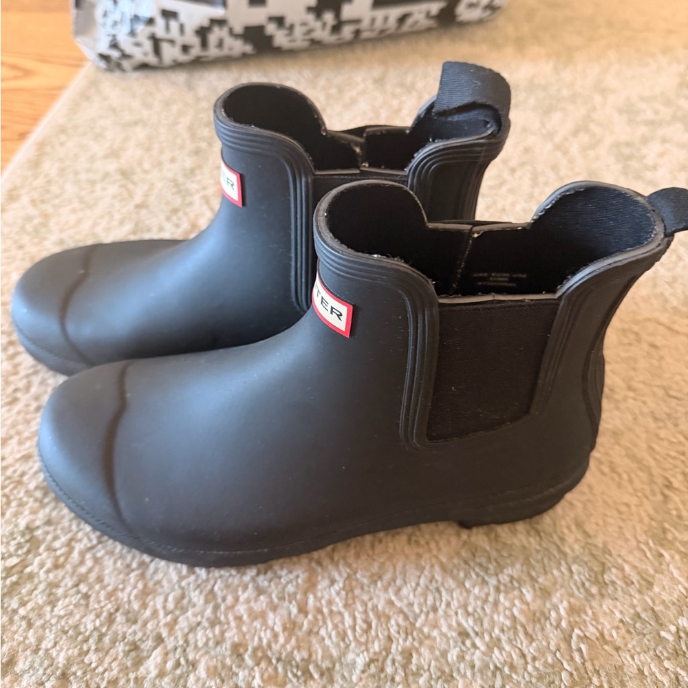 Hunter Womens Original Chelsea Black Rain Boot - 8 - Picture 3 of 6